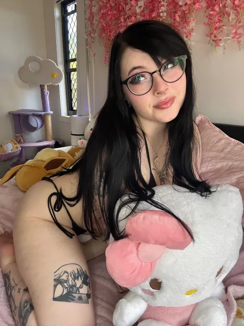 I like my fans the way I like my kisses… messy Thumbnail