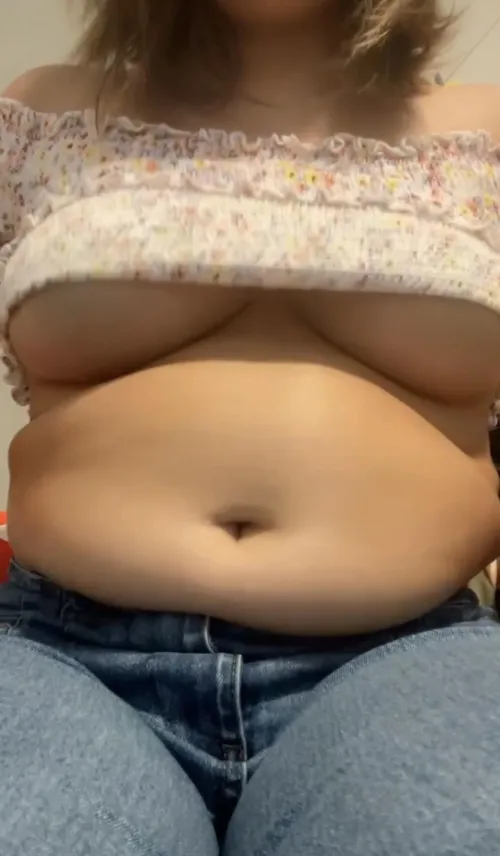 I love how much I bulge out from these jeans ☺️ Thumbnail