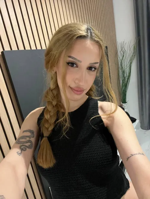 I think the only thing that makes me feel complete in this life is daddy telling me I’m his good lil girl. Thumbnail