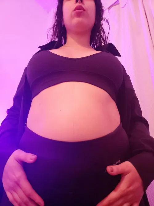 I used to be a gym girl. Now I'm happy stuffing my belly Thumbnail