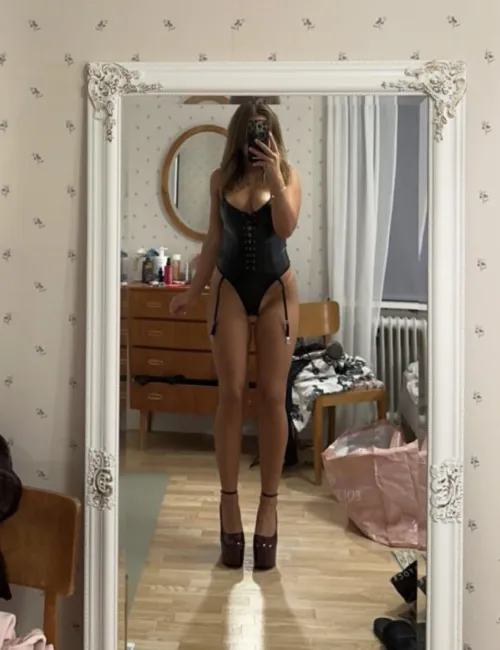 I want someone to dominate me tonight 🙈 Thumbnail