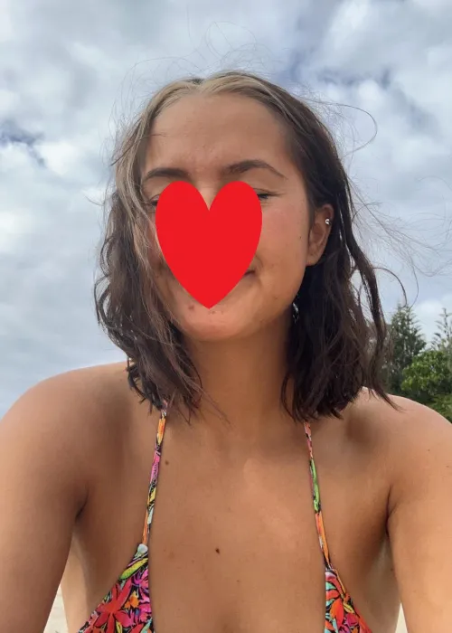 I’m in my 30s, if my pics have you excited, I’d love to know how old you are now ! Thumbnail