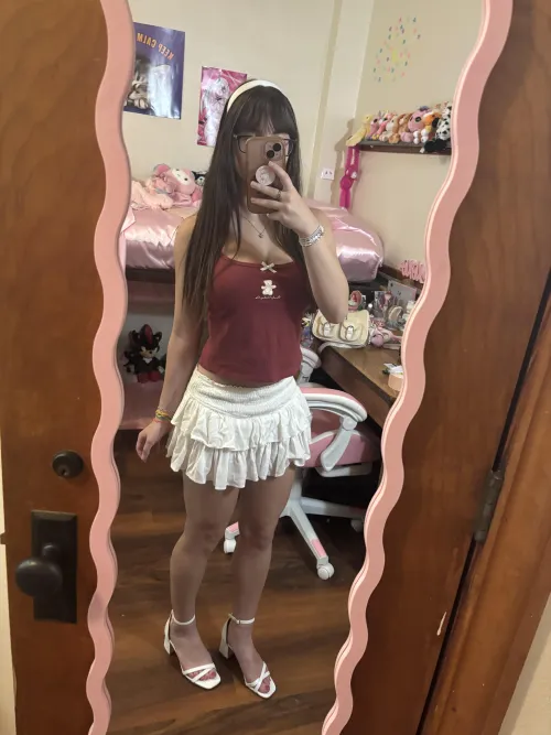 I’m just starting college but I still feel like a little girl.. 😙 Thumbnail