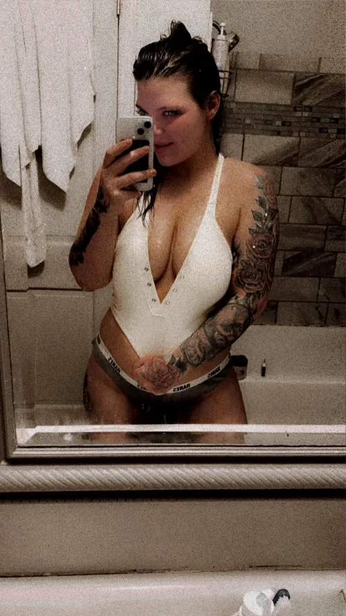 I’m looking for someone to make content with,  info in bio. Thumbnail