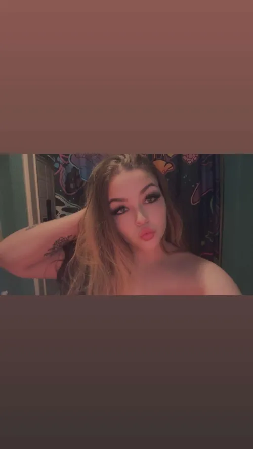 I’m so horny rn I needa creaaammmm bad Thumbnail