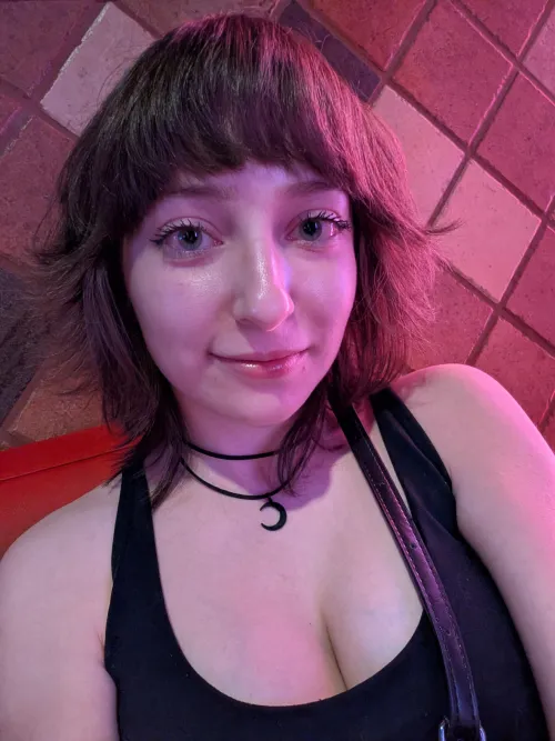 Is cleavage lewd? Thumbnail