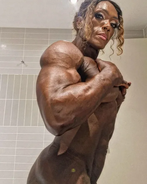 Issis Fabiana Silvestre Thumbnail