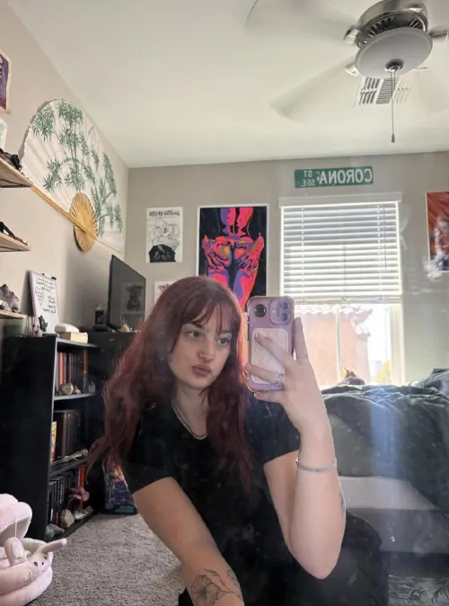 Just trying to see how many redditors will see my pussy today Thumbnail