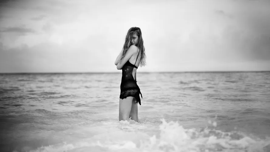 Lace in Surf • by Yulia Shevchuk • 3840x2160 Thumbnail