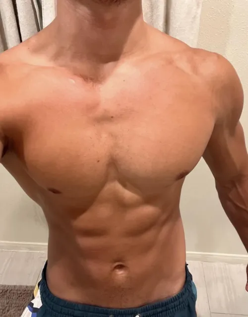 Let’s wrestle all oiled up and NUDE in bed 😈😈 Hope you can handle me being 6’3 217lbs of MUSCLE! 🤭🤭 Thumbnail