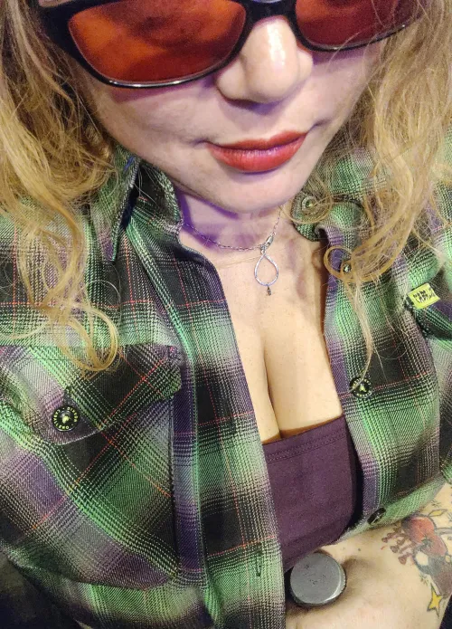 Little Atmosphere in Boz tonight hope everyone has a great weekend!! Thumbnail