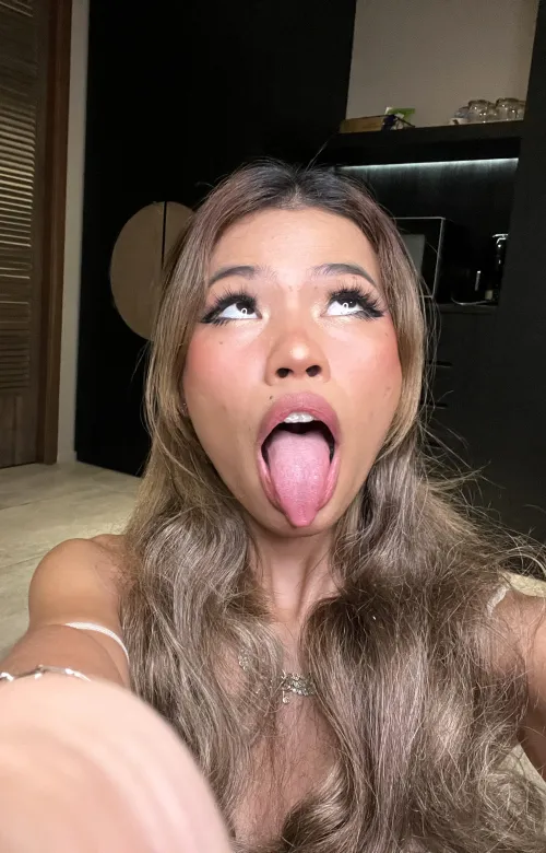 Looking like something is inside me... Thumbnail