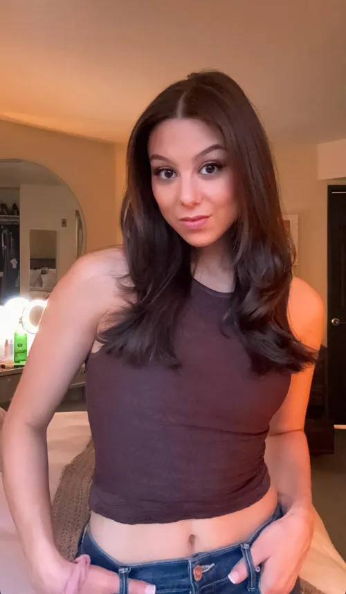 Love her sexy belly! Thumbnail