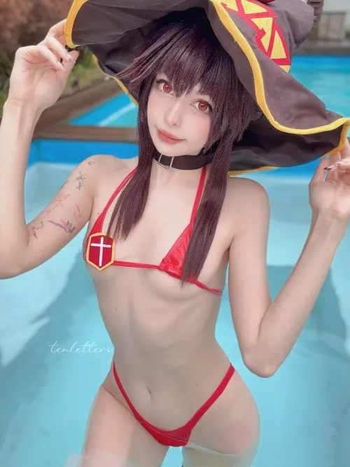 Megumin’s beach episode (cosplay by tenletters) Thumbnail