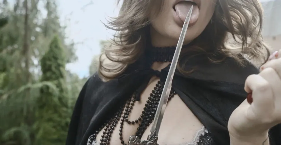 Messy hands, colorful soul Thumbnail