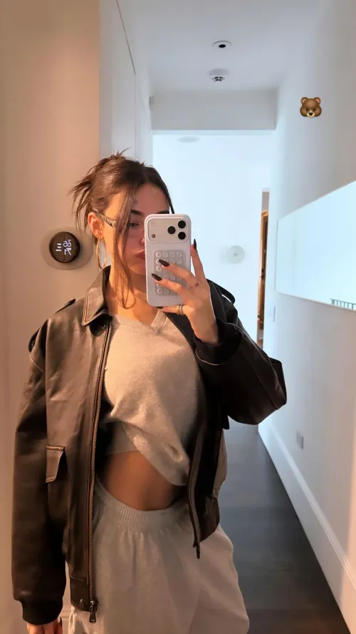Mirror Selfie Thumbnail