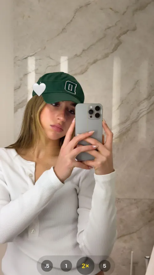 Mirror selfie IG 1/5/2026 Thumbnail