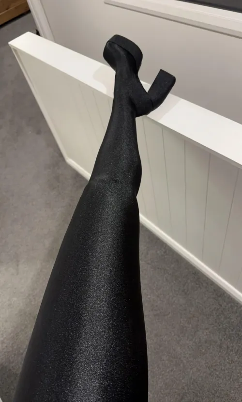 My 6’2 legs in these heel pants 🖤 Thumbnail