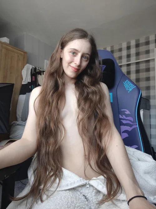 my hair hides my boobs Thumbnail