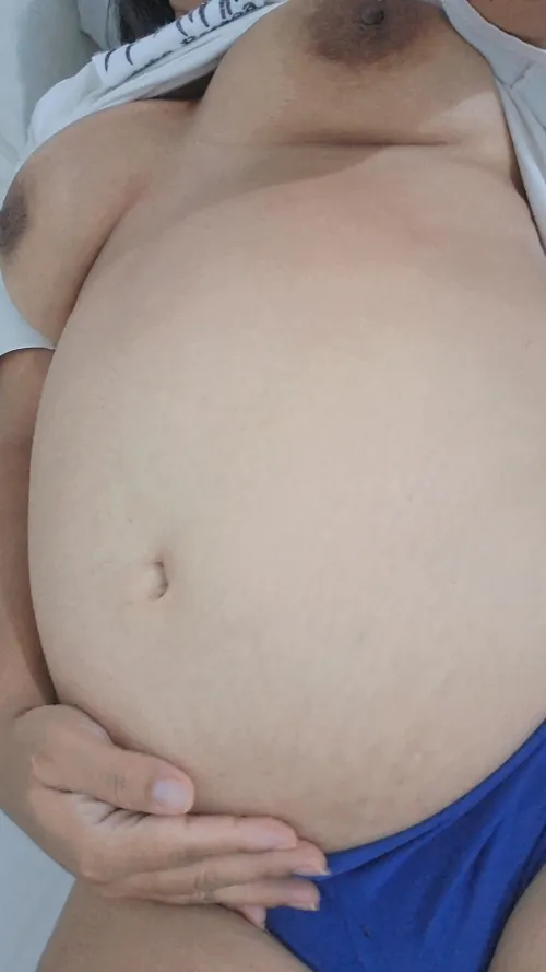 My pregnancy has me very hot Thumbnail