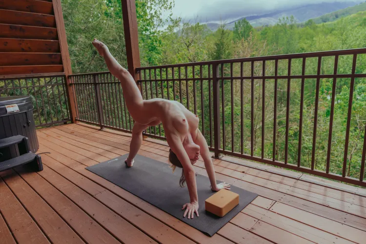 nothin like naked yoga with a view Thumbnail
