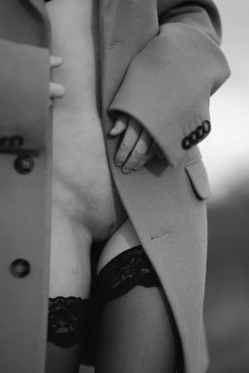 Nudity in Autumn vibes Thumbnail