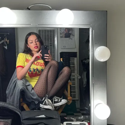 Olivia posted a mirror selfie sitting cross-legged in a makeup chair, May 27, 2023 Thumbnail