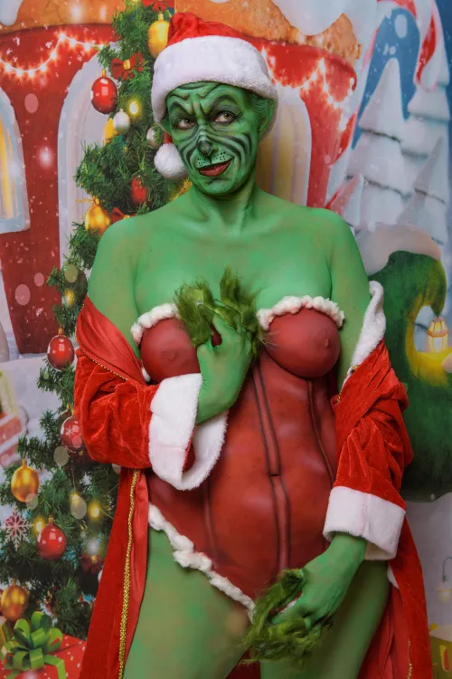 One more Christmas-y image from the Grinch body painting! Thumbnail