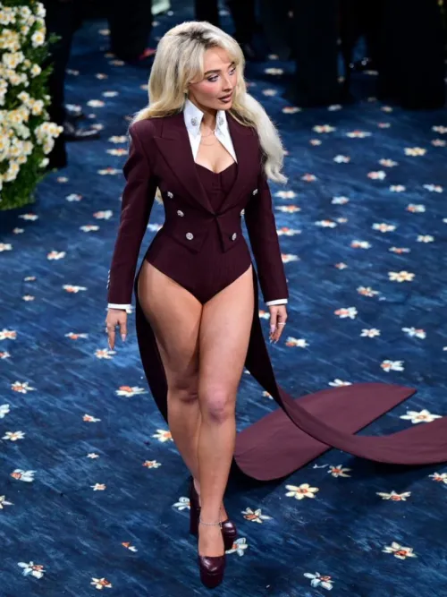 One of her best looks of all time 🫠 Thumbnail