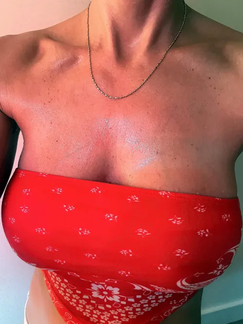 One of the other moms told me my tubetop is inappropriate for a soccer game. Thumbnail