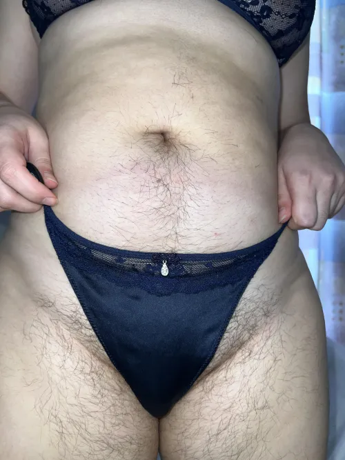 Overflowing pubes Thumbnail