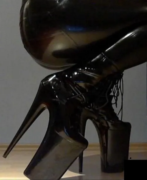 Pleaser heels and Latex Thumbnail