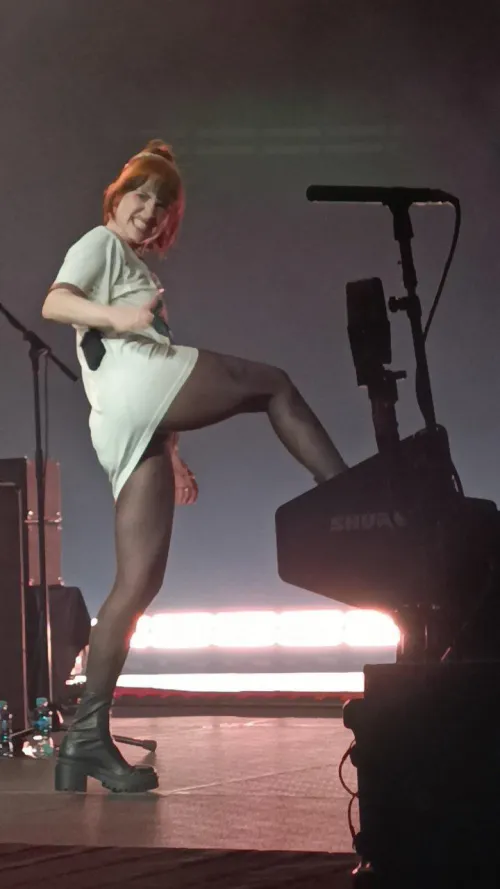 Pull the shirt up Thumbnail