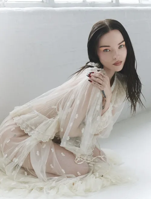 Queen Dove Thumbnail