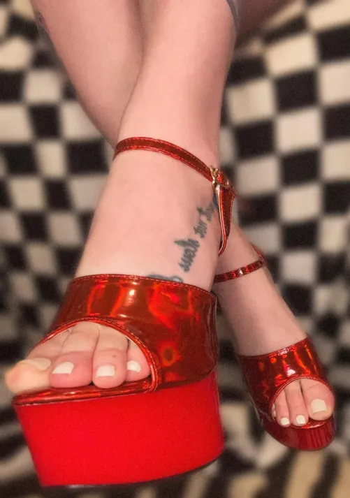 red heels and soft soles ready to be worshipped Thumbnail
