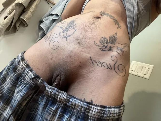 shud i b oiling up my mons pubis cz its dry as hell . Thumbnail