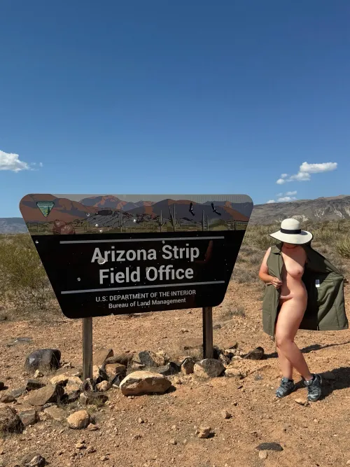 Stripping in the office can be scenic 🫣 Can’t it 🤷🏻‍♀️ Thumbnail