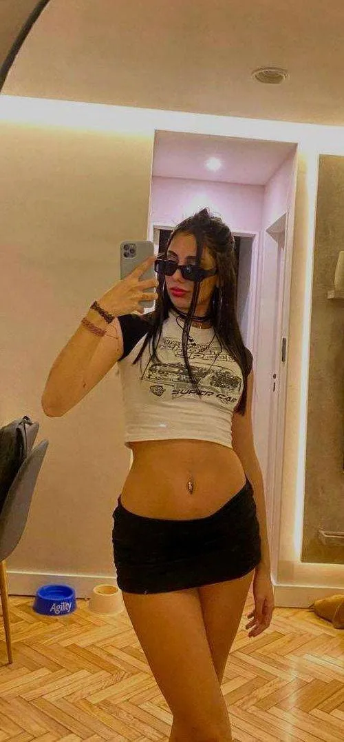 sweet face with sexy hips Thumbnail