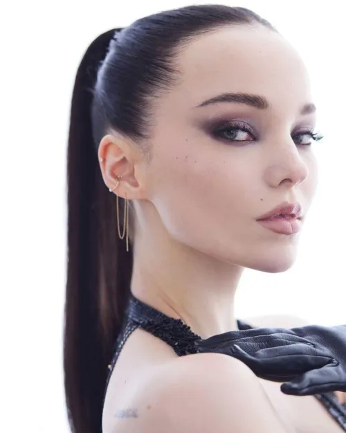 Talk to me about beauty, I will talk to you about Dove Cameron Thumbnail