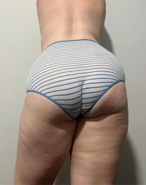 The Milf next door Thumbnail