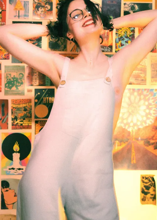 The perfect outfit for such a hot day Thumbnail