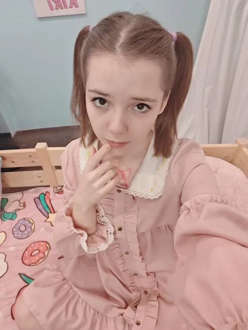 The princess wishes you a pleasant day Thumbnail