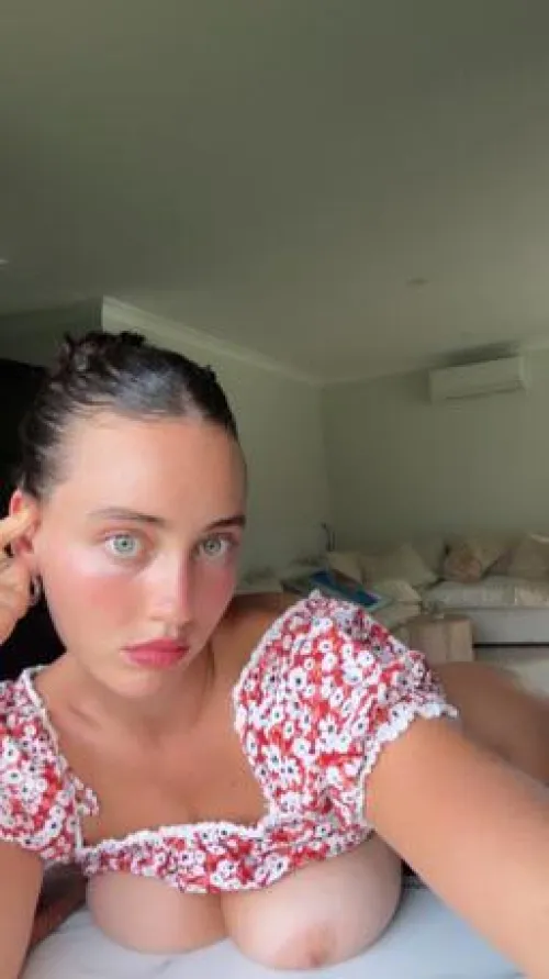 There are nothing perfect in the world, but look at me Thumbnail