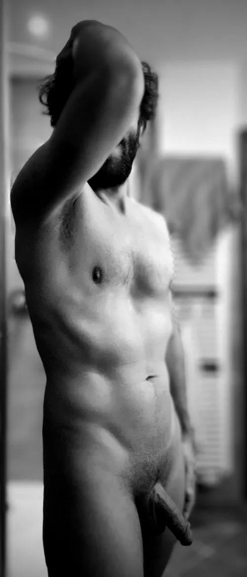 There’s a moment before touch where the whole body listens. This was mine. Thumbnail