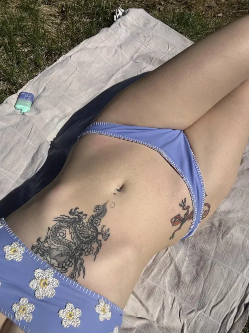 These sunny days always warm me up and really gets me in the mood🤭 Thumbnail