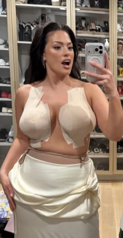 This is how Ashley’s enormous chest defies gravity! Thumbnail