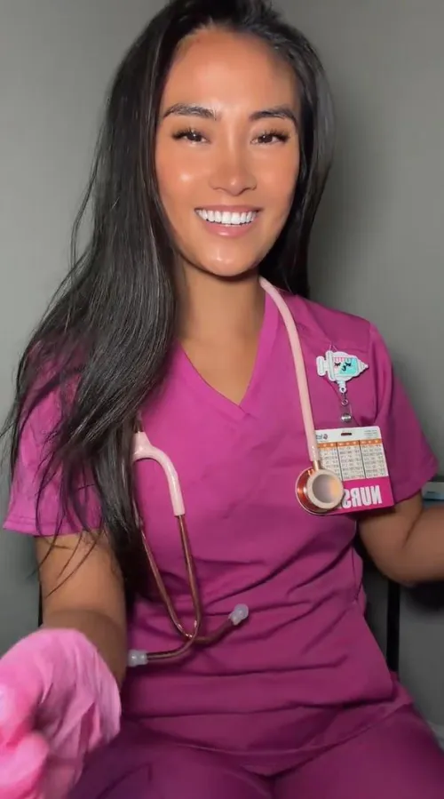 This is how female doctors relax during a busy workday Thumbnail