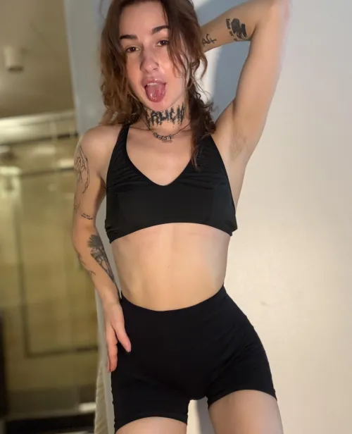 Tight shorts that will make you weak in the knees Thumbnail