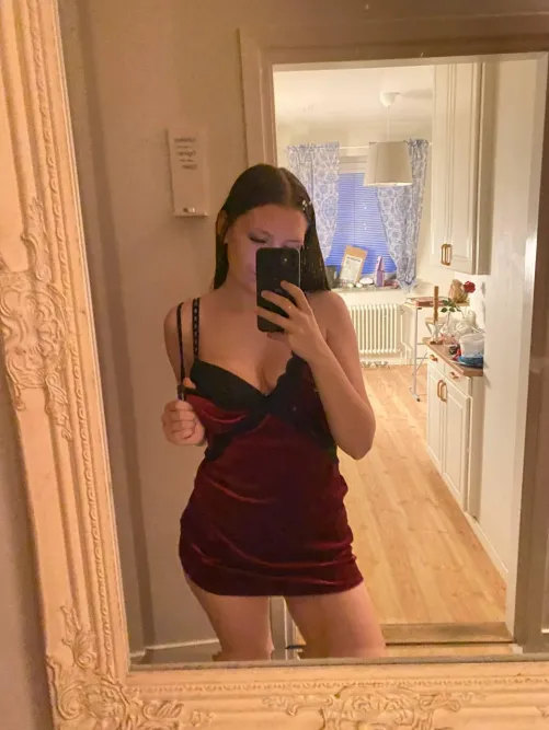 trække mit hår og kneppe mig hele natten far 🙈🥵 Thumbnail