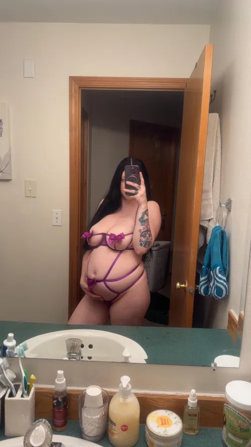 Unwrapped those preggo laces Thumbnail